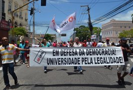 Paralisação Nacional coloca milhares de manifestantes nas ruas do Centro de Maceió