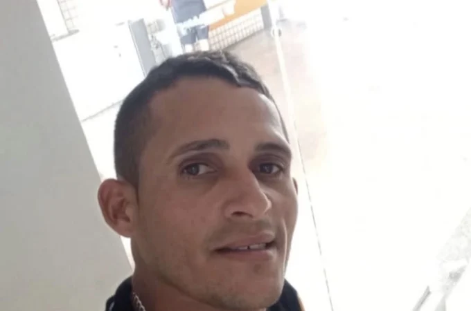 Homem é morto e esposa fica ferida após criminosos invadirem residência no Sertão de Alagoas