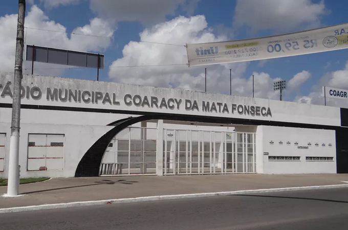 Menina de 10 anos encosta em grade energizada e leva choque elétrico no Coaracy da Mata Fonseca