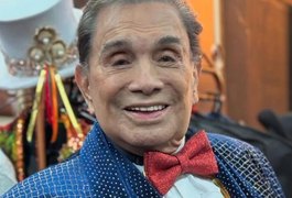 Ator Dedé Santana é internado em Goiânia após passar mal