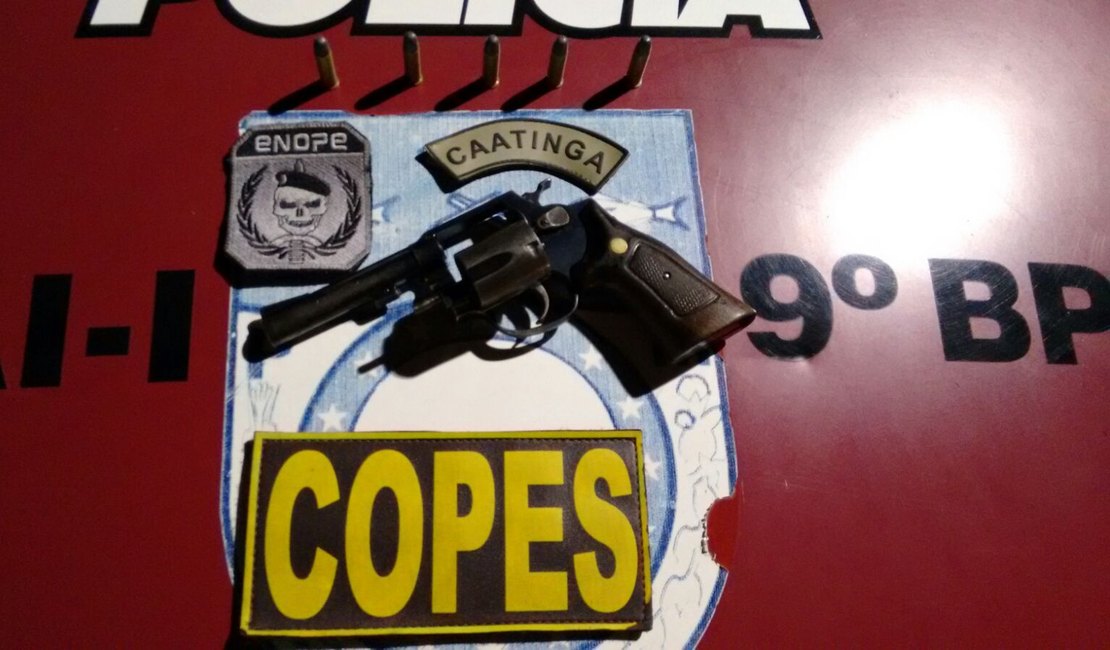 Copes prende homem com revólver na cidade de Canapi