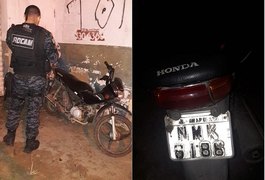 Rocam encontra motocicleta roubada abandonada no bairro Primavera