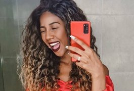 Camilla de Lucas celebra contrato com a Globo: “A planta virou árvore”