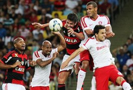 Gabriel brilha e Flamengo derrota o Inter no Maracanã