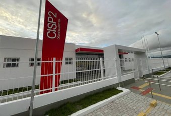 Homem é preso suspeito de agredir a esposa e feri-la com arma em Penedo