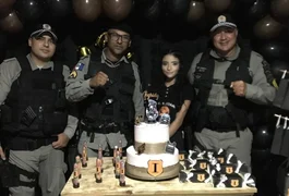 Colônia Leopoldina: Adolescente realiza sonho e recebe guarnição da PM em festa de aniversário