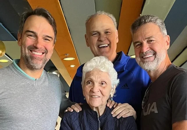 Um mês após perder o irmão Oscar, Tadeu Schmidt vive novo luto com morte da mãe