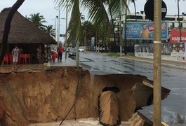 Vídeo. Chuva faz parte de avenida ceder e cria cratera em Cruz das Almas, em Maceió