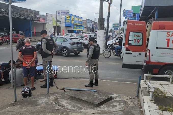 Motorista faz conversão proibida e atinge dois motociclistas no bairro Ouro Preto