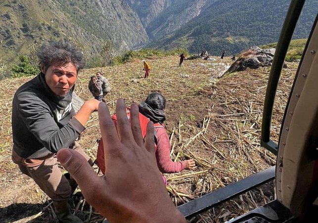 Deslizamento de terra provoca nova enchente no Nepal e alerta de evacuação