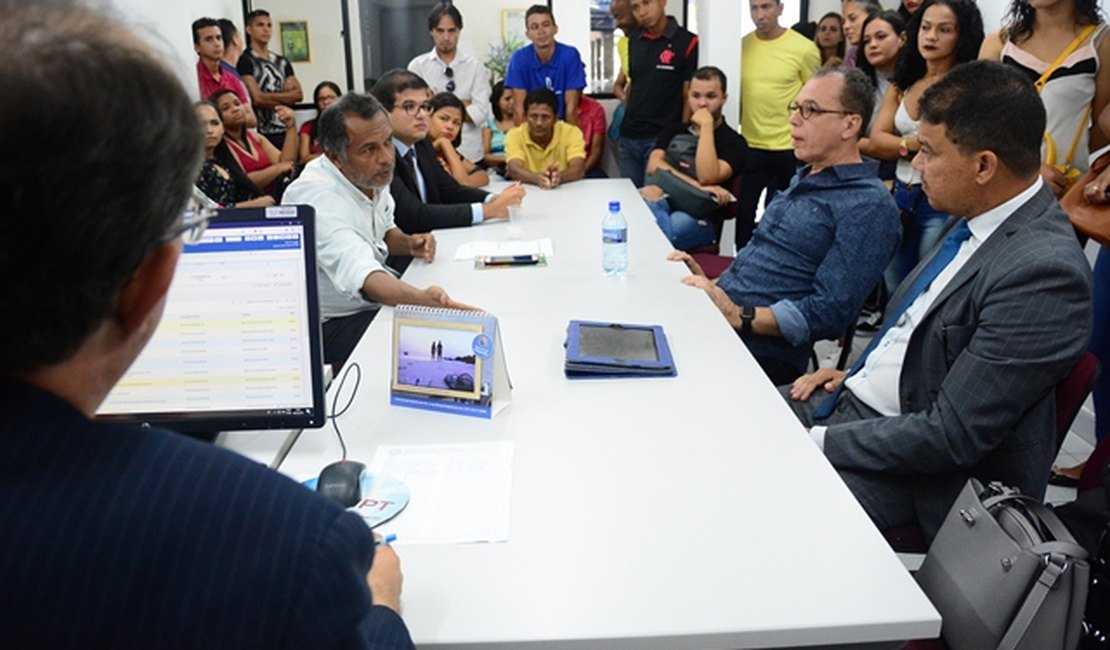 Sapatos e Ministério do Trabalho firmam acordo para pagar rescisão de 42 empregados