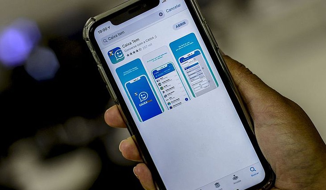 Compras com auxílio emergencial podem ser pagas via celular a partir de hoje