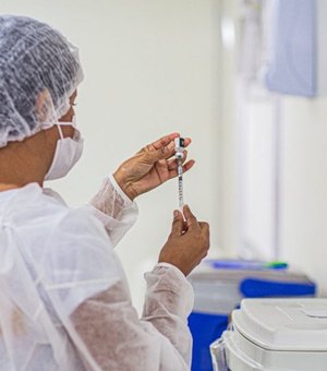 Alagoas recebe mais de 100 mil doses de vacinas contra Covid-19