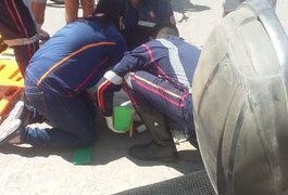 Colisão entre moto do Samu e carro deixa motossocorrista ferido em Arapiraca