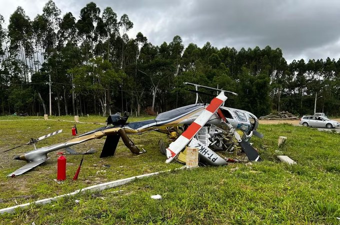 Helicóptero cai com cinco pessoas a bordo em Santa Catarina