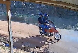 Vídeo mostra criminosos chegando em rua de homicídio e som dos disparos na zona rural de Arapiraca