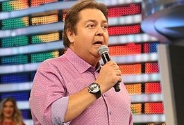No ‘Domingão’ Fausto Silva manda abraço para Ariano Suassuna