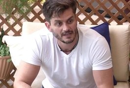Marcos dá ultimato e ignora Emilly após discussão séria no Quarto do Líder