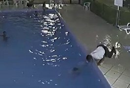 Porteiro evita tragédia e salva criança de afogamento em piscina de condomínio; veja o vídeo