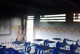 Incêndio atinge sala de aula de escola estadual, em Maceió