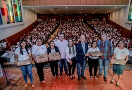 Prefeito Ronaldo Lopes inicia distribuição de 1.900 computadores para professores e estudantes