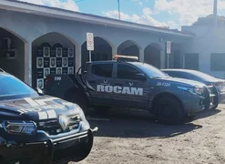 Homem com mandado de prisão por homicídio é preso dentro de ônibus na Rodoviária de Arapiraca