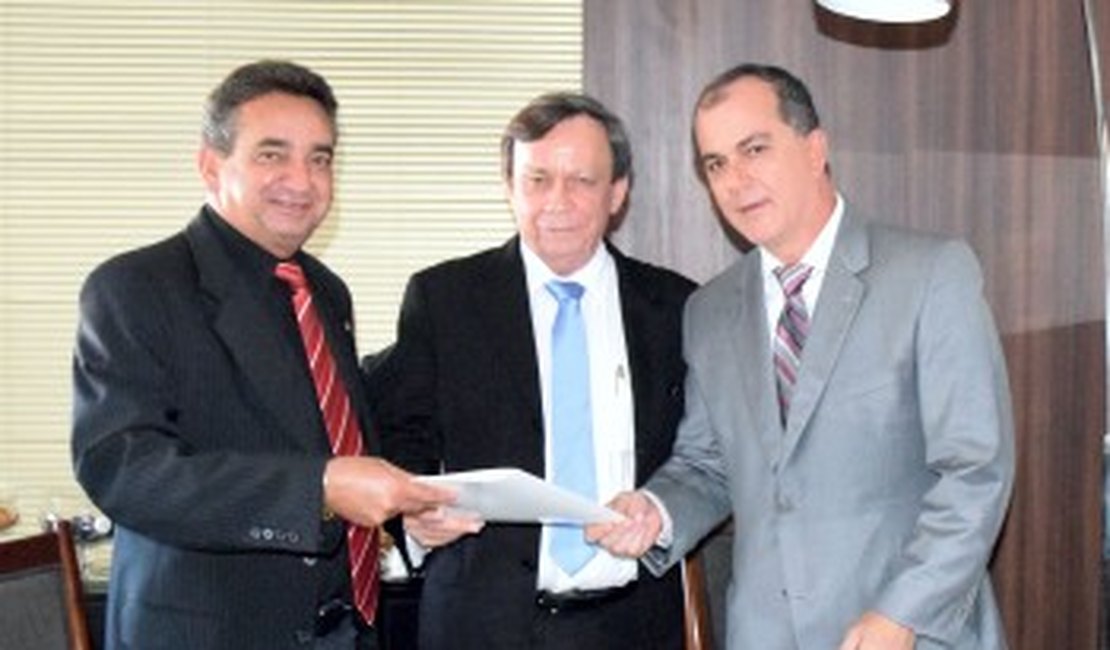Novo parecer ratifica vaga do TC/AL como de livre escolha de Renan Filho