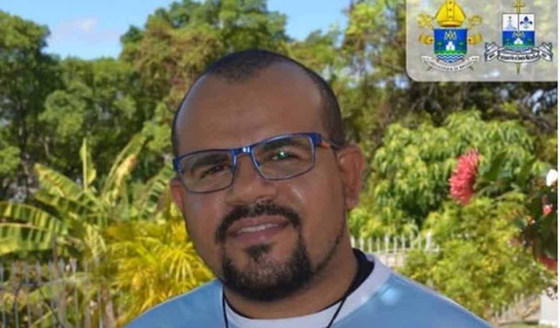 Padre alagoano está internado na Santa Casa fazendo uso de pulmão artificial
