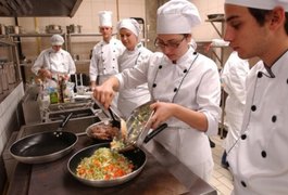 Rede estadual do Sine oferece vagas de cozinheiro, vendedor, nutricionista e professor de inglês