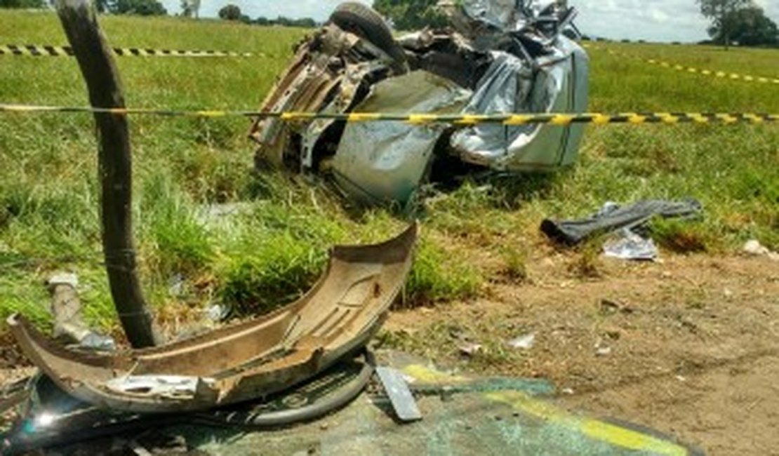 Feridos em colisão entre micro-ônibus e carro na AL-220 estão fora de perigo