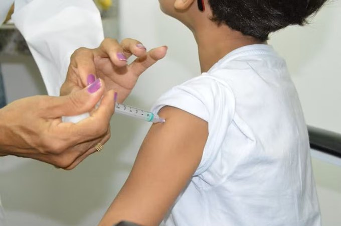 Nova vacina contra pneumonia e meningite começa a ser aplicada no SUS