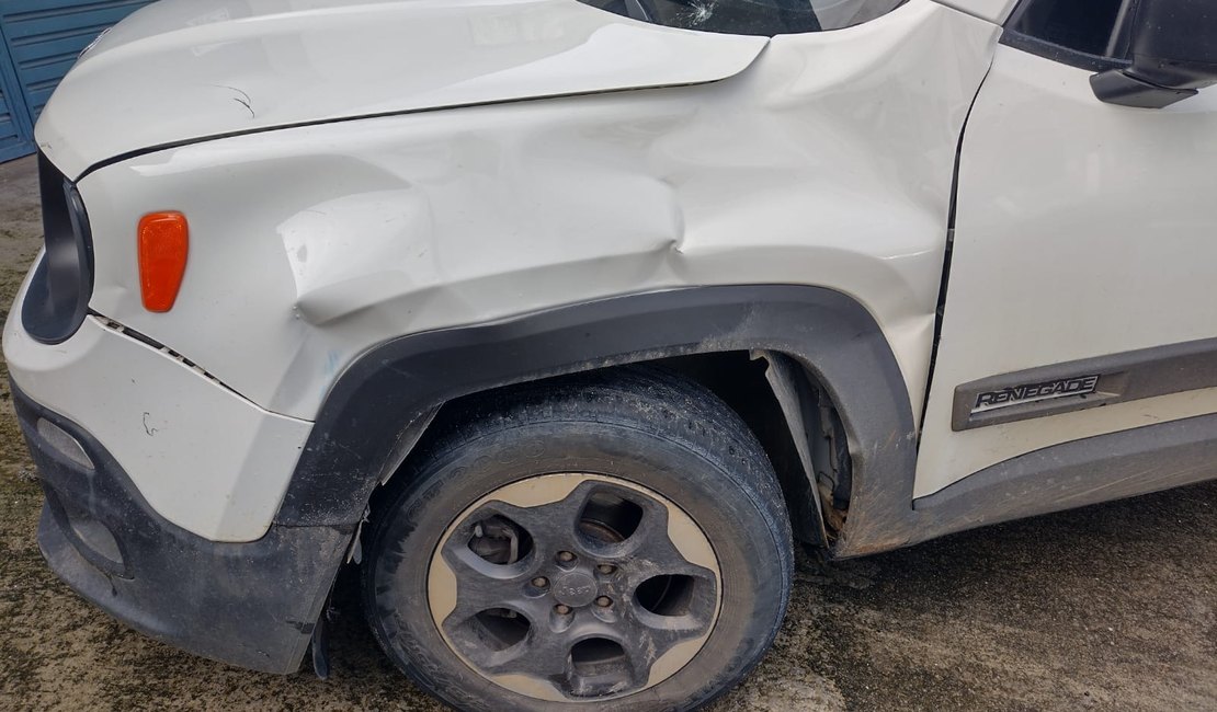 Motorista avança sinalização e colide em moto, em Arapiraca