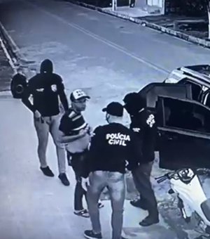 Falsos policiais civis assaltam R$ 15 mil de residência no Agreste alagoano; assista