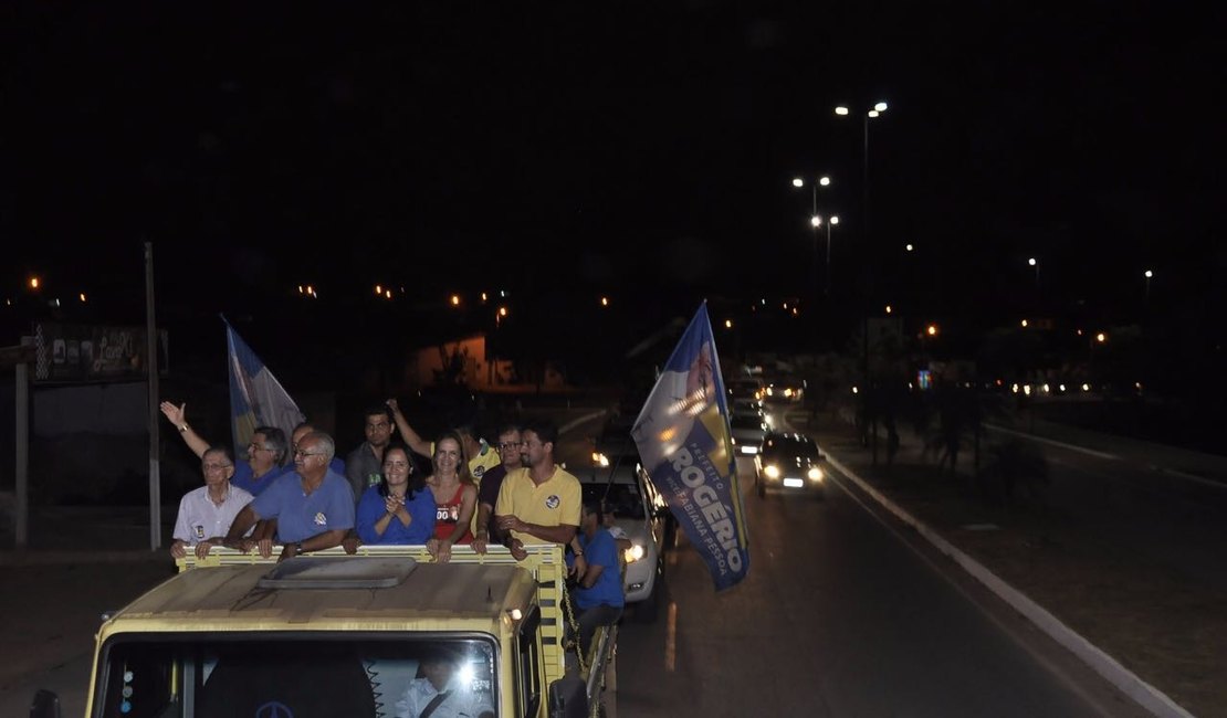 Rogério recebe apoio da população durante grande carreata pelas ruas de Arapiraca