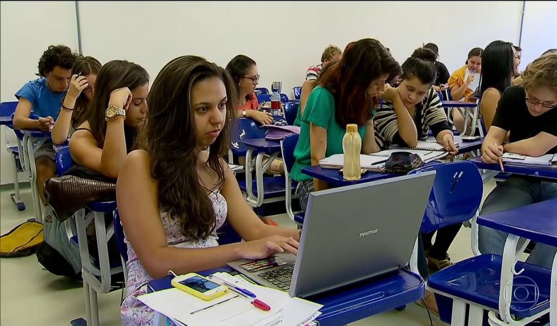 Governo acaba com o Ciência Sem Fronteiras para cursos de graduação