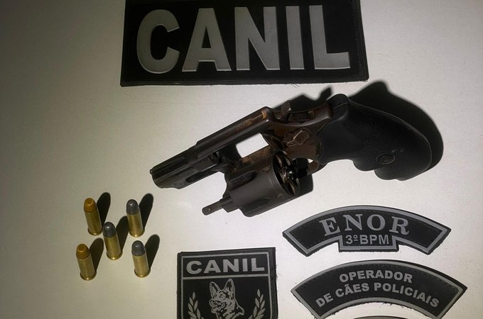 PM flagra adolescente de 16 anos com revólver de calibre 38 na cintura em Arapiraca