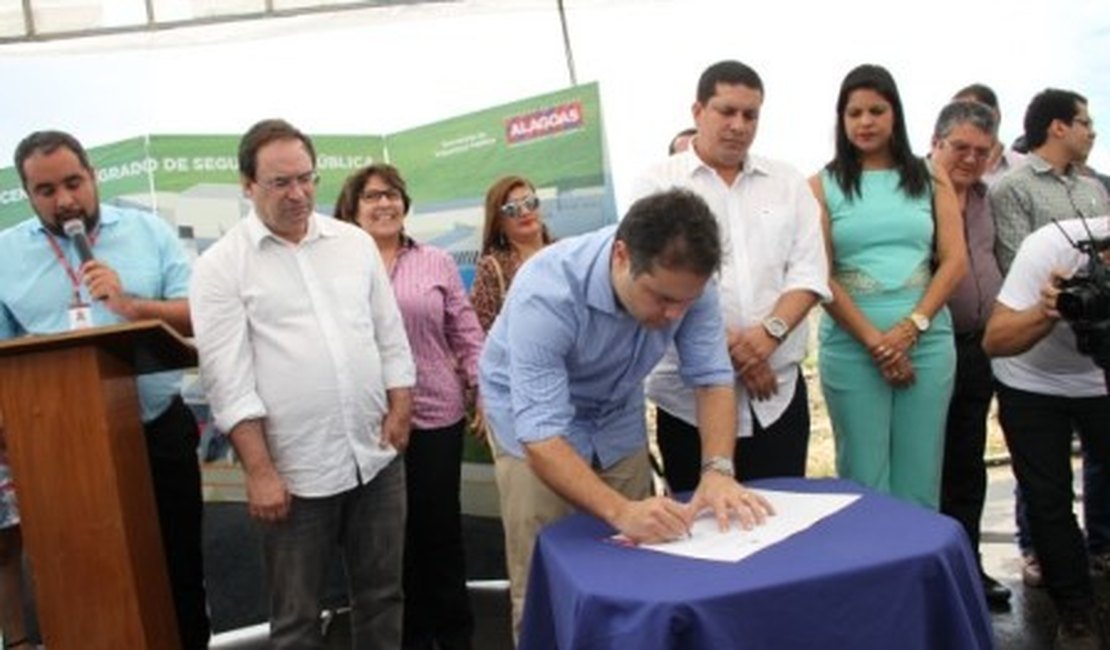Renan convida Célia para inaugurações e confirma presença em Arapiraca