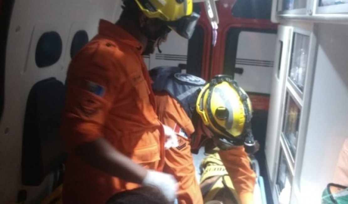 Criança de sete anos fica ferida após muro de residência desabar