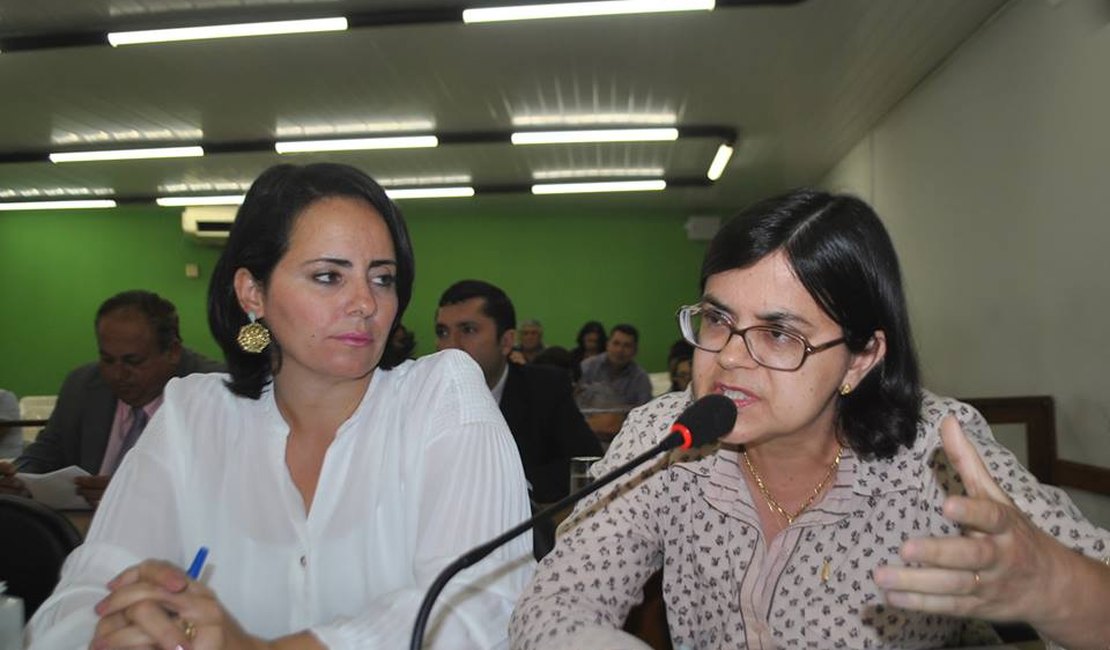 Gilvania Barros solicita criação de espaço de poesia e recital no Bosque das Arapiracas