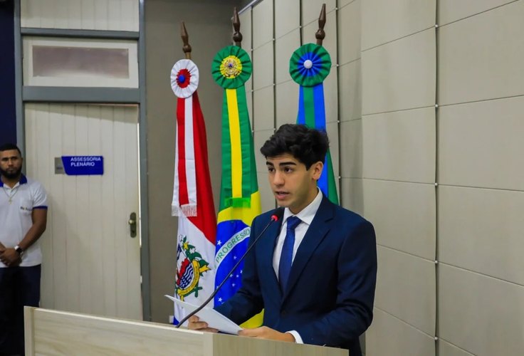 Gerônimo Barbosa, filho de Silvania Barbosa assume cadeira da mãe na Câmara de Maceió