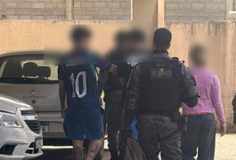 Denúncia de violência doméstica leva PM a prender dois suspeitos por tráfico de drogas em Maceió