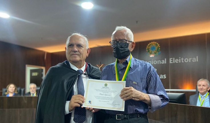 Mesário de 90 anos é homenageado com Medalha do Mérito Eleitoral