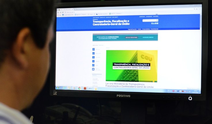 Cidadãos fiscalizam pela internet como prefeitos aplicam dinheiro público