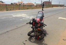 Colisão envolvendo duas motocicletas deixa duas pessoas gravemente feridas, em Arapiraca