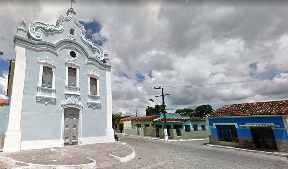 Homens armados rendem padre e levam carro de paróquia em Santa Luzia do Norte