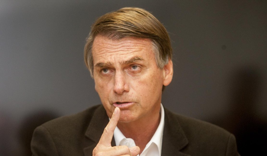 VÍDEO: Bolsonaro critica soltura de mulher flagrada com oito armas de fogo