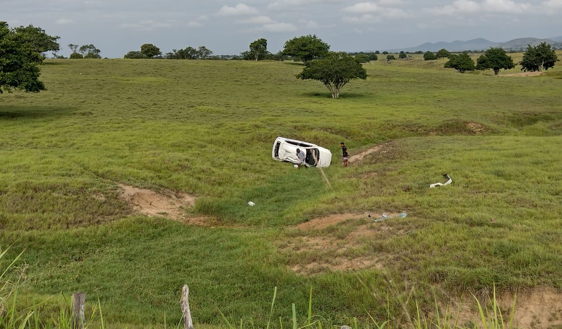 Vídeo: Capotamento deixa um morto e outro ferido na AL-115