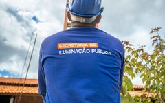 Prefeitura de Traipu realiza troca de lâmpadas comuns por LED no Povoado Olho D’Água do Campo