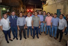 Prefeito JHC vistoria pavimentação da Avenida Gama Lins, na parte alta de Maceió