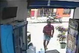 [Vídeos]: Ladrão armado rouba açougue no bairro Brasília em Arapiraca